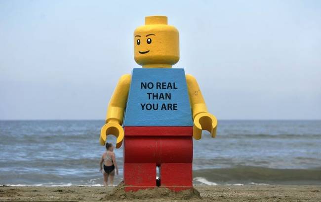Óriás Lego figura