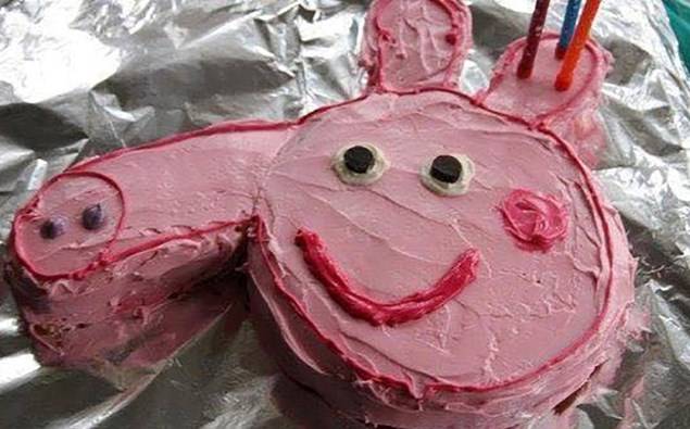 Persze egy ilyen Peppa-malac tortával is szomorú emlékké válik a gyerekkor. 🙄