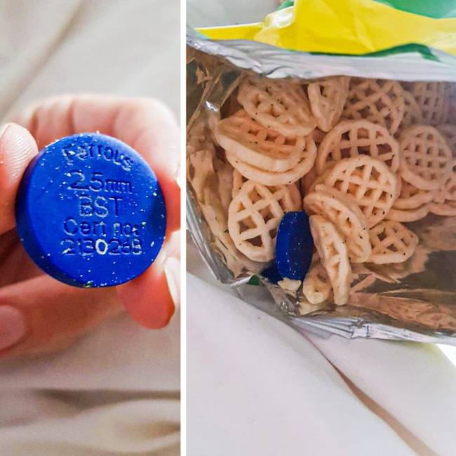 „Ezt a kerek kék lemezt egy zacskó chipsben találtam. A belsejében fém van."
