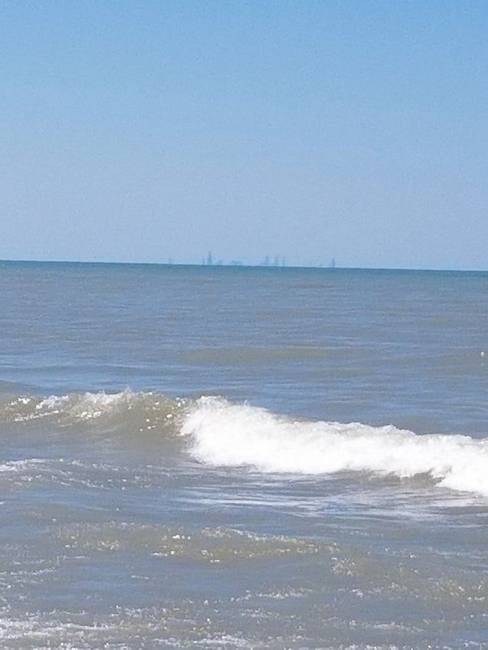 A koronavírus miatt olyan tiszta lett a levegő, hogy át lehetett látni az amerikai Michigan-tavon.