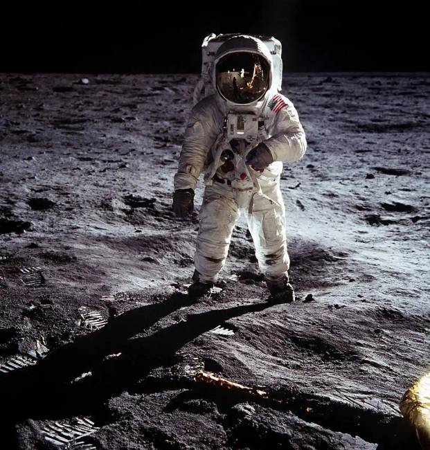 Az összeesküvés-elmélet hívei örvendeznek, mivel az indiai Chandrayaan-3 űrhajó semmissé tette az amerikaiak Holdon elért sikerét