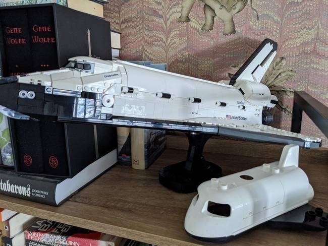 A legnehezebb és a legegyszerűbb űrsikló a LEGO kollekcióból.