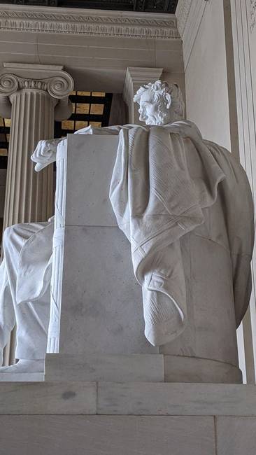 Lincoln-emlékmű, oldalnézetből.