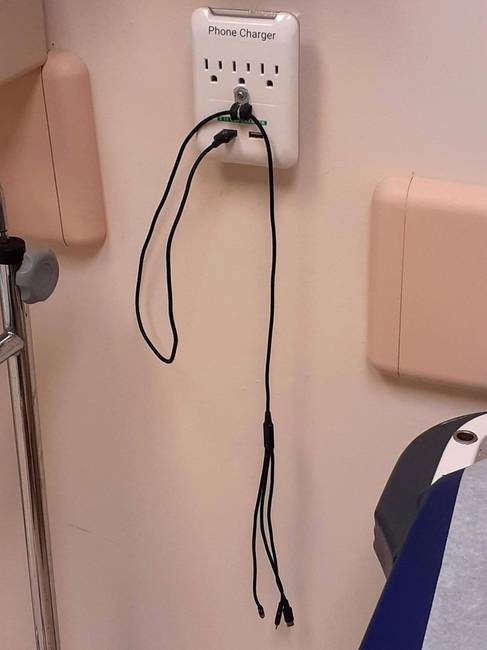 „A városom sürgősségi osztályán minden telefonhoz passzoló töltők vannak kirakva, hogy senki ne kerüljön kellemetlen helyzetbe."