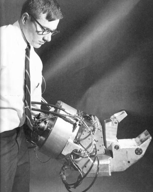 Az 1960-as években így nézett ki egy exoskeleton.