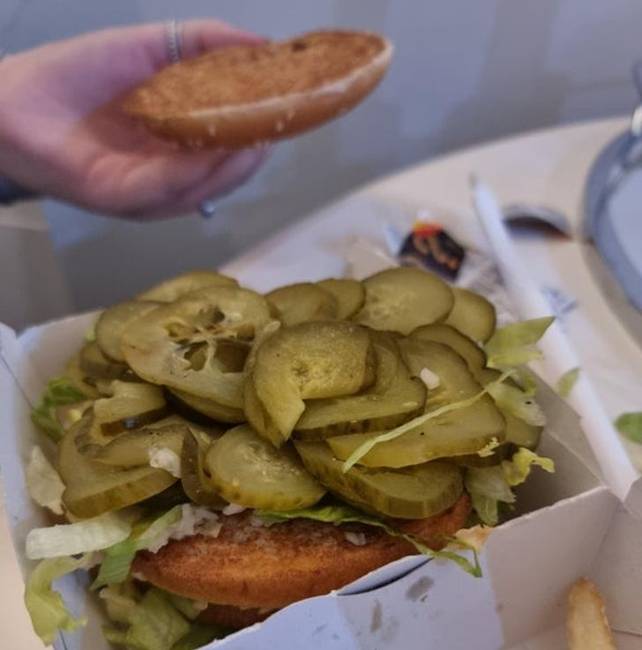 „Extra uborkát kértem a Big Mac-emhez."