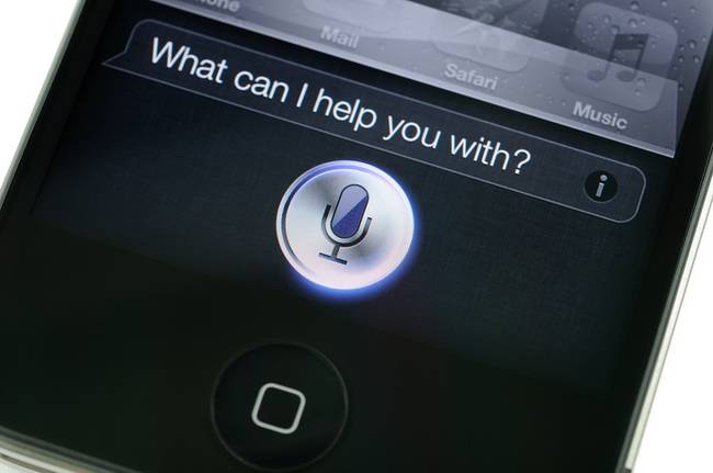 Vészhelyzet esetén segítséget hívhatunk magunknak Siri-vel.