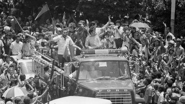 A CIA 1984 márciusában a nicaraguai forradalom alatt léggömbökkel küldte el a "Pszichológiai műveletek a gerillaháborúban" című kézikönyvét a nicaraguai lázadóknak.
