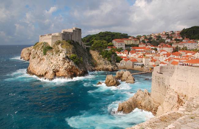 Az angol költő, Lord Byron volt az első, aki úgy nevezte Dubrovnikot, mint az „Adria Gyöngye”.
