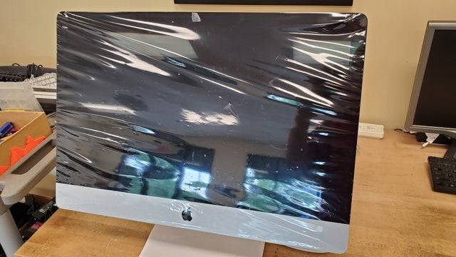„Az ügyfél azért hozta be az iMac-et, mert nem akart bekapcsolni... így használta."