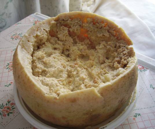 Casu marzu sajt, ami nem is néz ki olyan rosszul mindaddig.