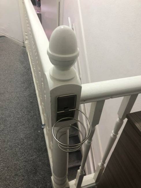 „Ezt a korlátunkon találtuk az új otthonunkban. Úgy tűnik, hogy valamit tartania kéne, de mit?"