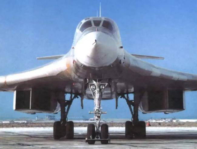 Miért tartják a Tu-160-at a világ egyik legveszélyesebb repülőgépének?