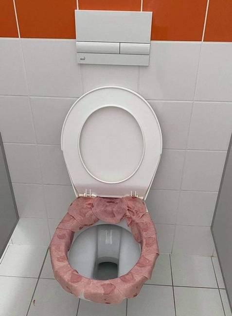 „Ezt találtam ma az iskolánk WC-jében."