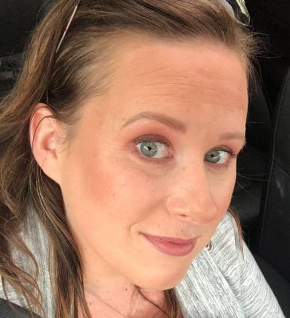 „Ma egy jól ismert kozmetikai lánc sminkesei készítették el a sminkemet."
