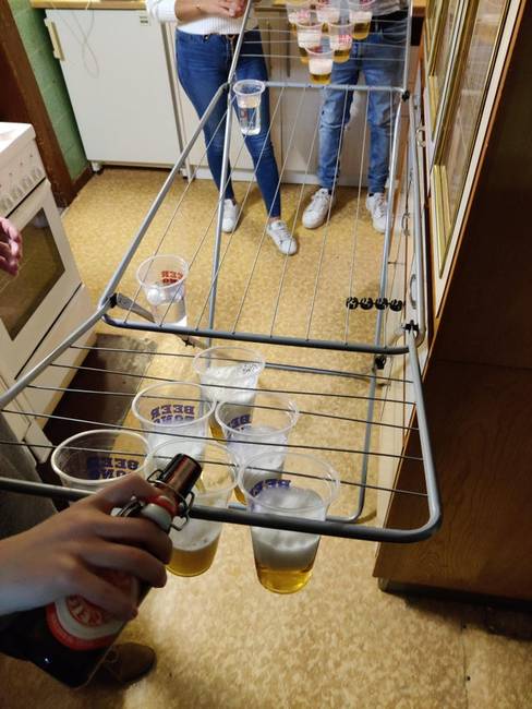 Ha nincs pingpong asztalod, de nagyon szeretnél sörpongozni.