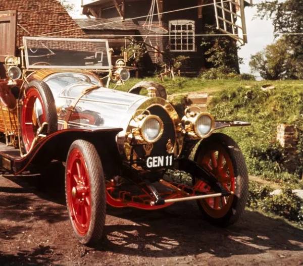 Melyik filmben szerepelt ez a klasszikus automobil?