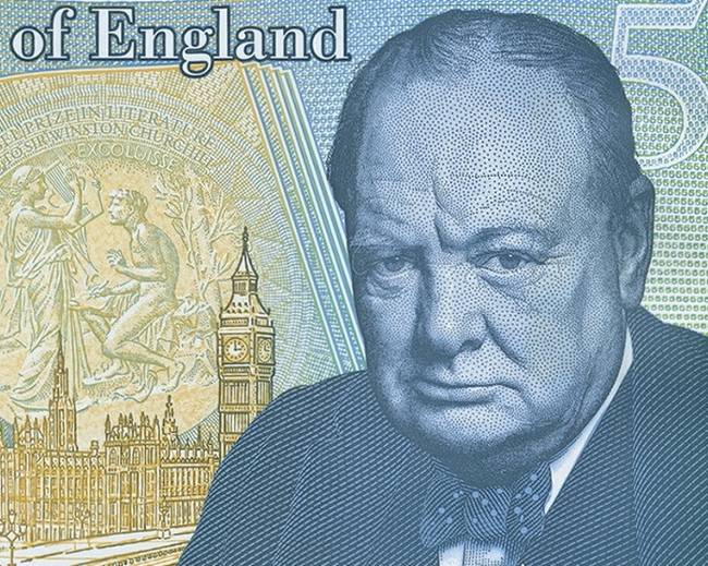 Nyomós oka van annak, hogy Winston Churchill ilyen mogorva az angol 5 fontos bankjegyen: a fotós ugyanis minden fénykép készítésekor elvette tőle a szivarját.