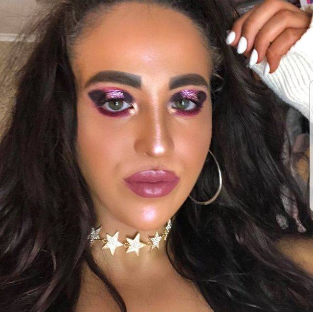 Az Instagram-adatlapja szerint profi sminkes.