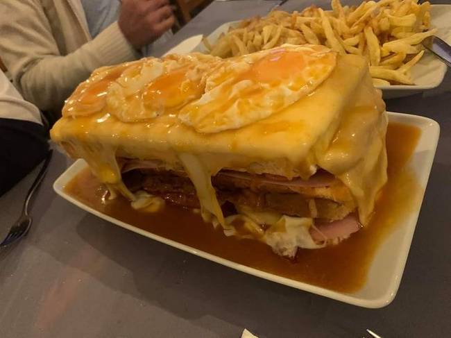 Akinek sikerül megenni ezt a 3,5 kg-os szendvicset, annak nem kell kifizetnie, sőt, még 50 eurót is nyer.