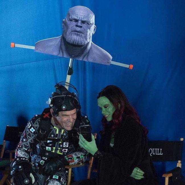 Josh Brolin és Zoë Saldana a forgatási szünetben.