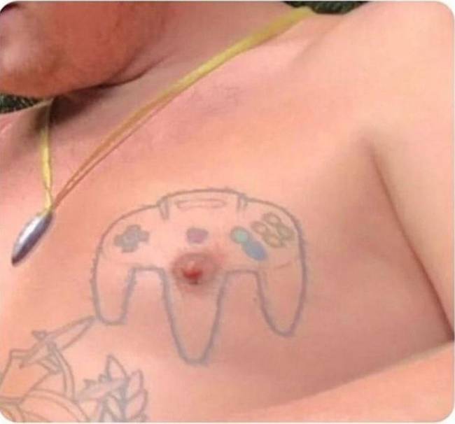 Igazi gamer tetoválás.