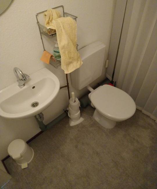„Apám felújította a fürdőszobát az emeleten... szőnyeggel. Utálom."