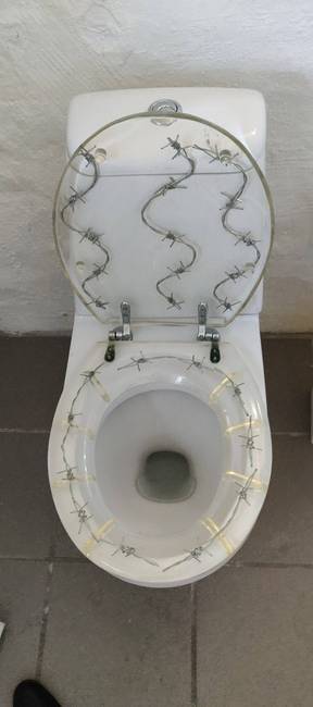 Ehhez képest a horgos dizájn kismiska.