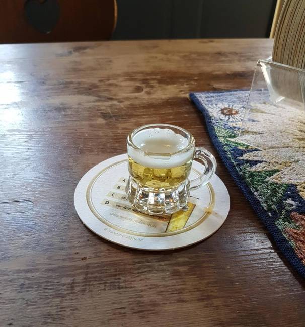 „Egy kis korsó sört kértem a pincértől."