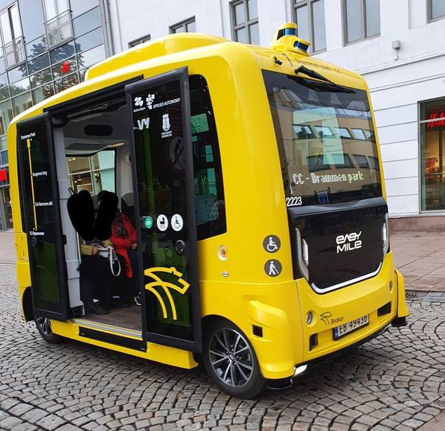 „A városokban sofőr nélküli buszok közlekednek."