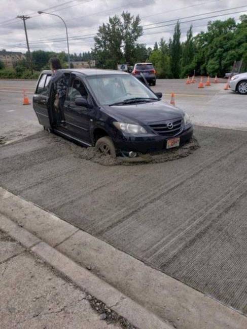 Egy újabb sofőr, aki a "gyorsabb" utat akarta választani.
