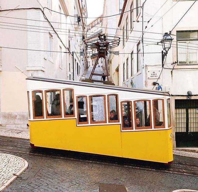A lisszaboni villamosok a városhoz illeszkednek – geometrikusan.