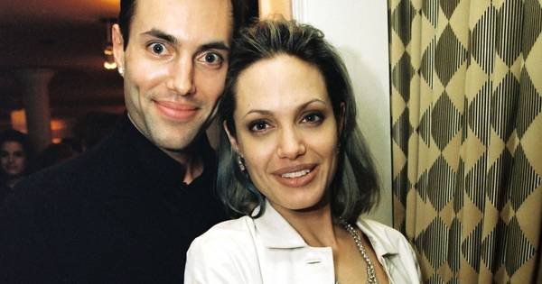 Ő James Haven - Angelina Jolie bátyja.
