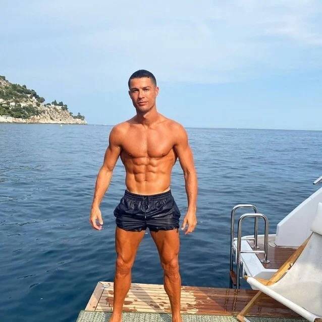Cristiano Ronaldo egy év alatt több pénzt keres az Instagram-fiókja üzemeltetésével, mint a futballal.