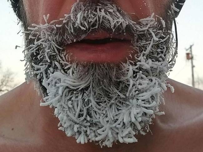 Így néz ki a szakáll 30 percnyi kocogás után a -20°C-os fagyban.