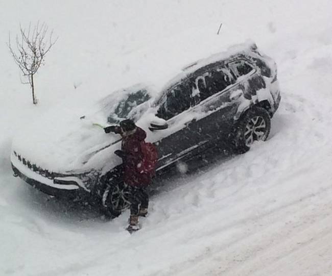 „A feleségem meg akart lepni, ezért a 12 órás műszak után még letakarította a havat a kocsimról. Szerencsés embernek érzem magam!"