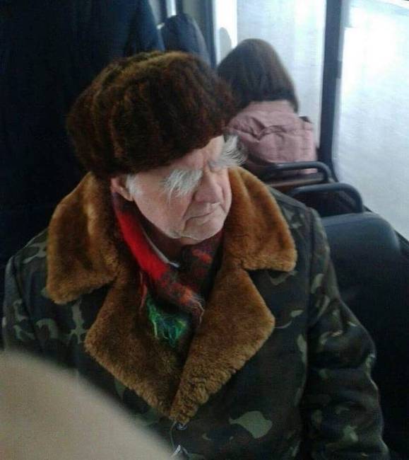 Ilyen szemöldök mellé már nem is kell külön napszemüveg.
