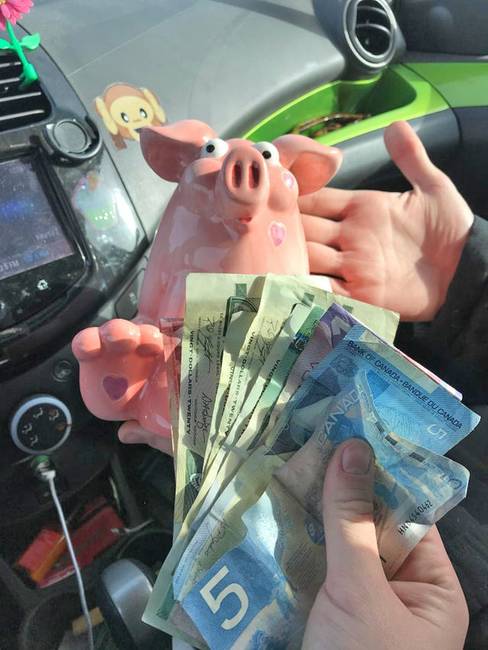 „Mindig megéri ellenőrizni a malacperselyeket a használt cikkes boltokban. Ma ezt találtuk az egyikben."