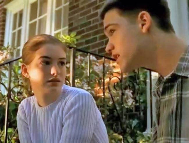 Anne Hathaway - ingatlanközvetítő cég reklámfilmje