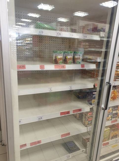 Itt egykor jégkrémek álltak, de a hőségben a britek mindent elpusztítottak.