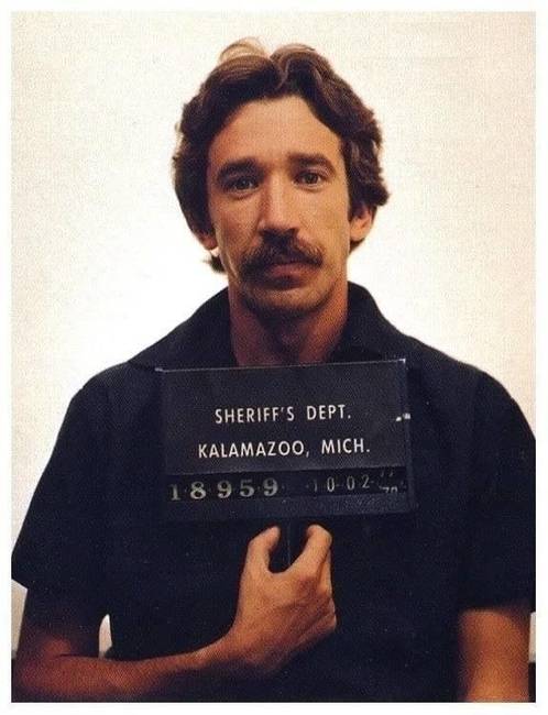 Tim Allen-t 1978-ban 2 év börtönre ítélték kokainbirtoklás miatt.