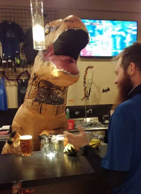 20 fotó, ami bizonyítja, hogy a pincérek és a csaposok a vendéglátás stand-up komikusai