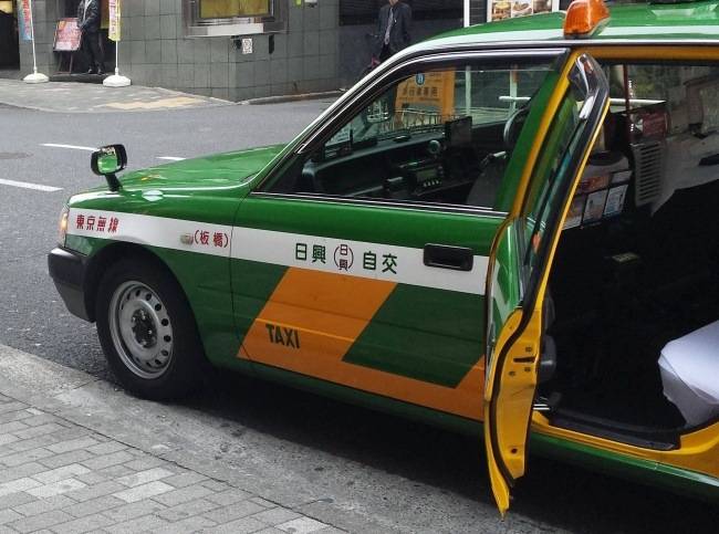 Automatikusan nyíló taxiajtók.