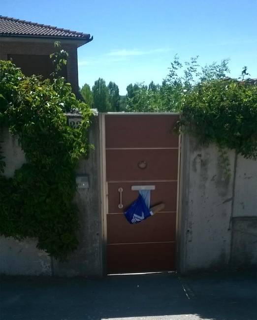 „Sok kis spanyol faluban a postások reggel a levelek mellett kenyeret is visznek."