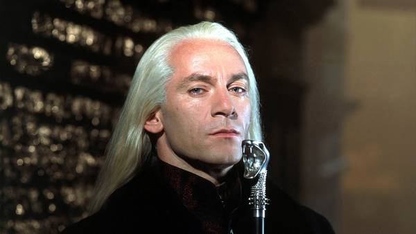 Milyen alakú Lucius Malfoy pálcájának a feje?