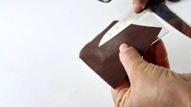 Minden ollóm élesebb, mint a borotva. Még a 90-es években egy varrónő megtanította, hogyan legyenek mindig élesek