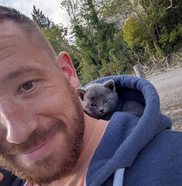 „Magányosan találtam ezt a kisfiút egy híd alatt és nem volt szívem otthagyni."