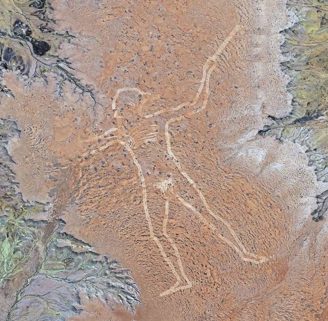 A Marree Man vagy másnéven Stuart óriása a Föld legnagyobb geoglifája: hossza 2,7 km. 1998-ban fedezték fel Ausztráliában és még ma sem ismert, hogy ki és miért hozta létre.