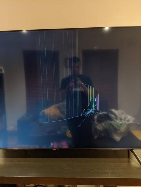 „Hónapok óta spórolok egy 4K-s TV-re. Végre meg tudtam venni, ma pedig megérkezett...”
