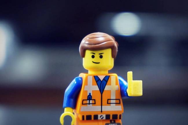 A Lego speciális bevonattal látja el a játékait, hogy ha egy kisgyerek lenyeli őket, a röntgenfelvételeken kimutatható legyen az idegen tárgy.